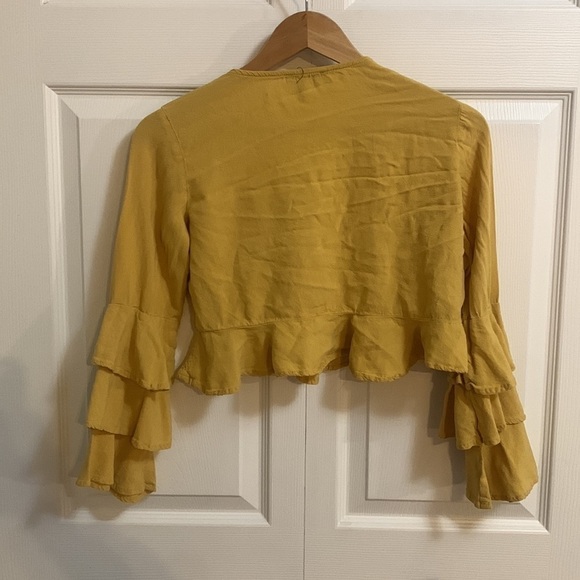 𝅺very J knotted crop top* - Picture 5 of 5